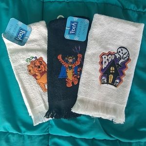 ✨️BUY 2 GET 1 FREE✨️Vintage Pooh and Tigger Halloween Fingertip Towels